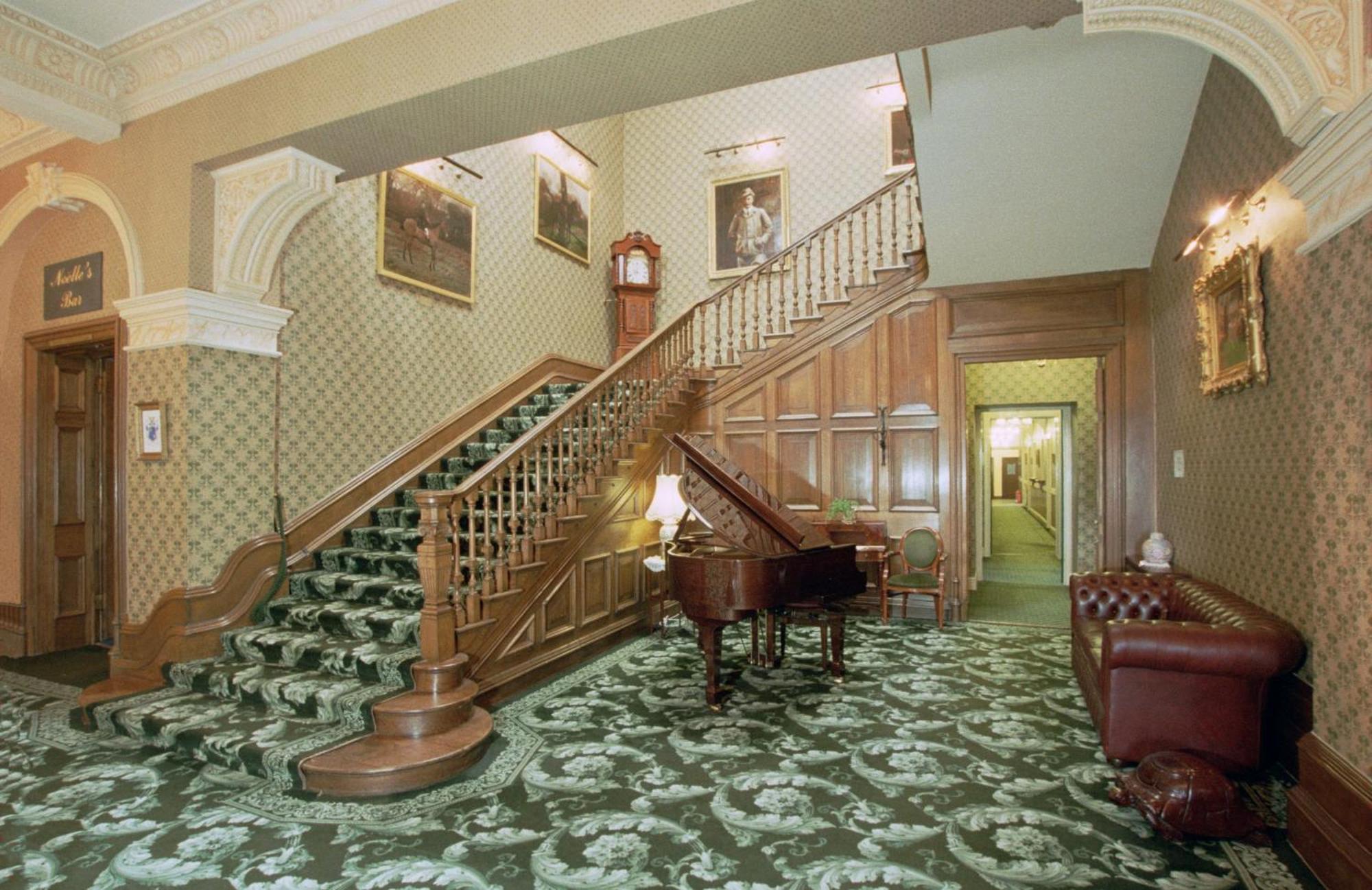 Tre-Ysgawen Hall & Spa Ллангефни Экстерьер фото