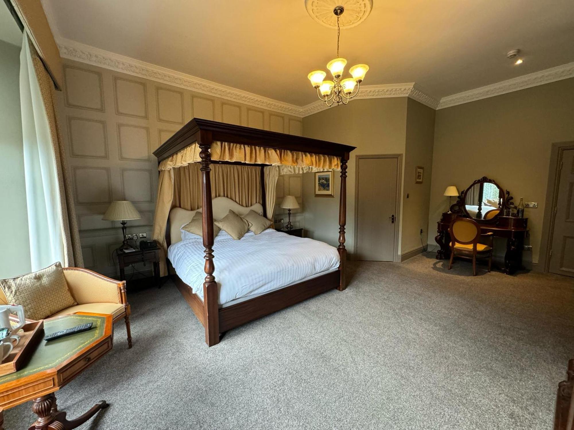 Tre-Ysgawen Hall & Spa Ллангефни Экстерьер фото
