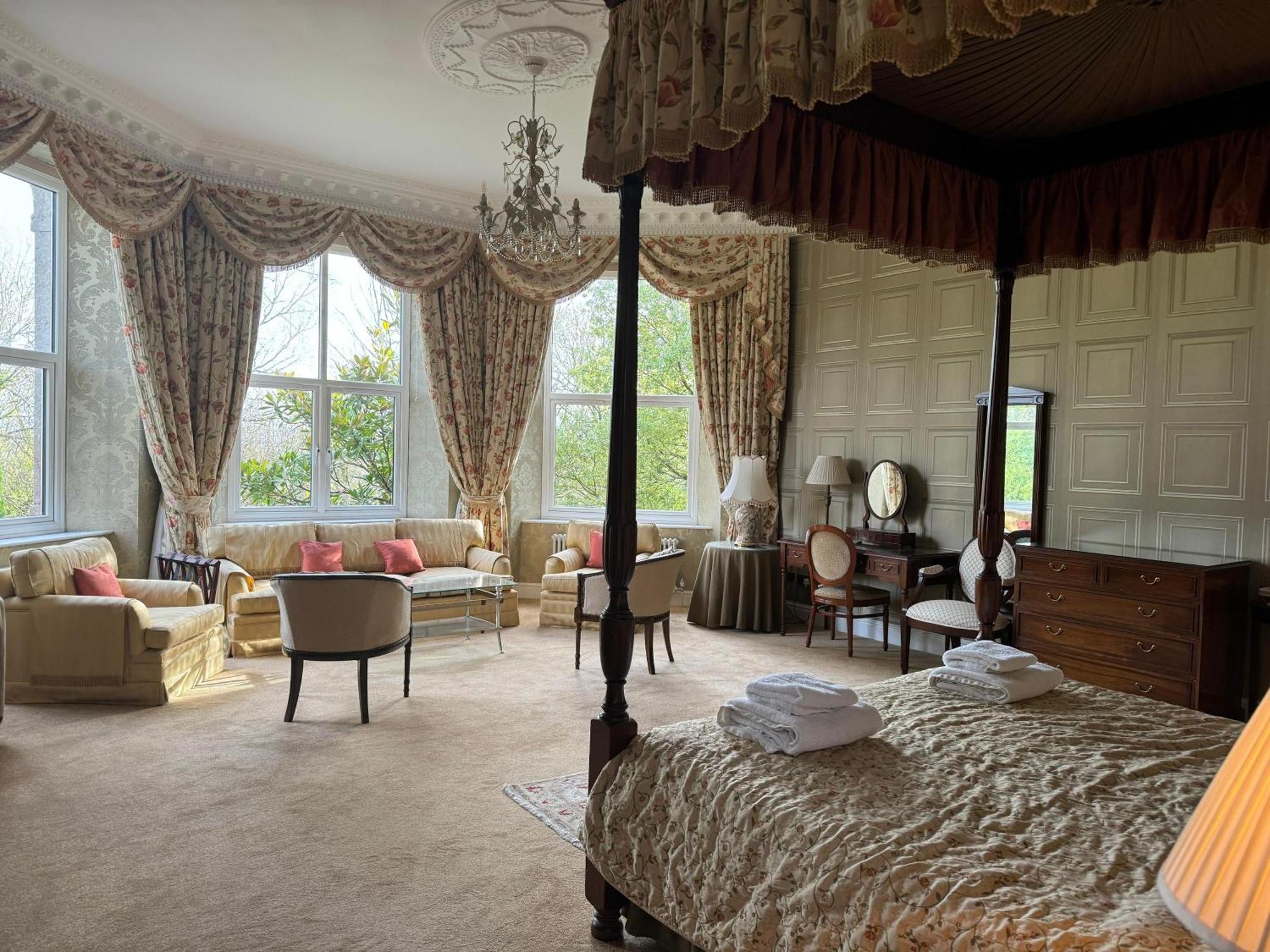 Tre-Ysgawen Hall & Spa Ллангефни Экстерьер фото